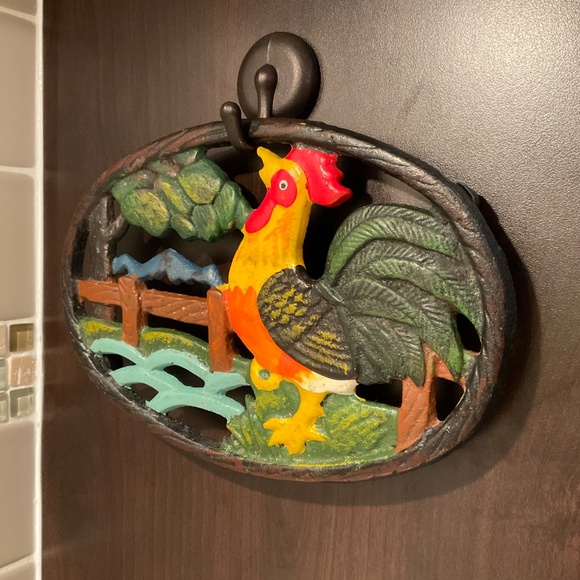 Cast Iron Painted Rooster Trivet with Colourful Farmyard Scene - Hot Pot Stand - Picture 13 of 16